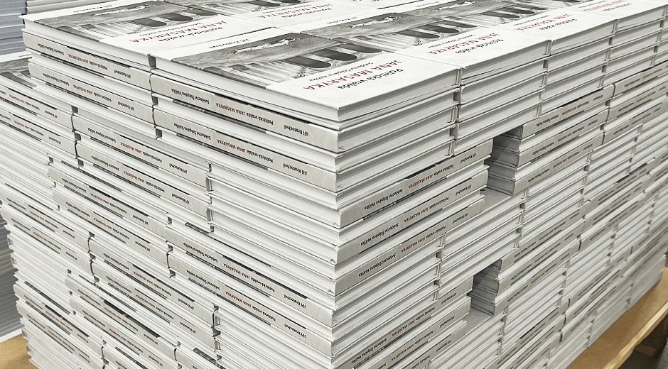 Výroba pevné šité vazby ve specializované knihárně Powerprint